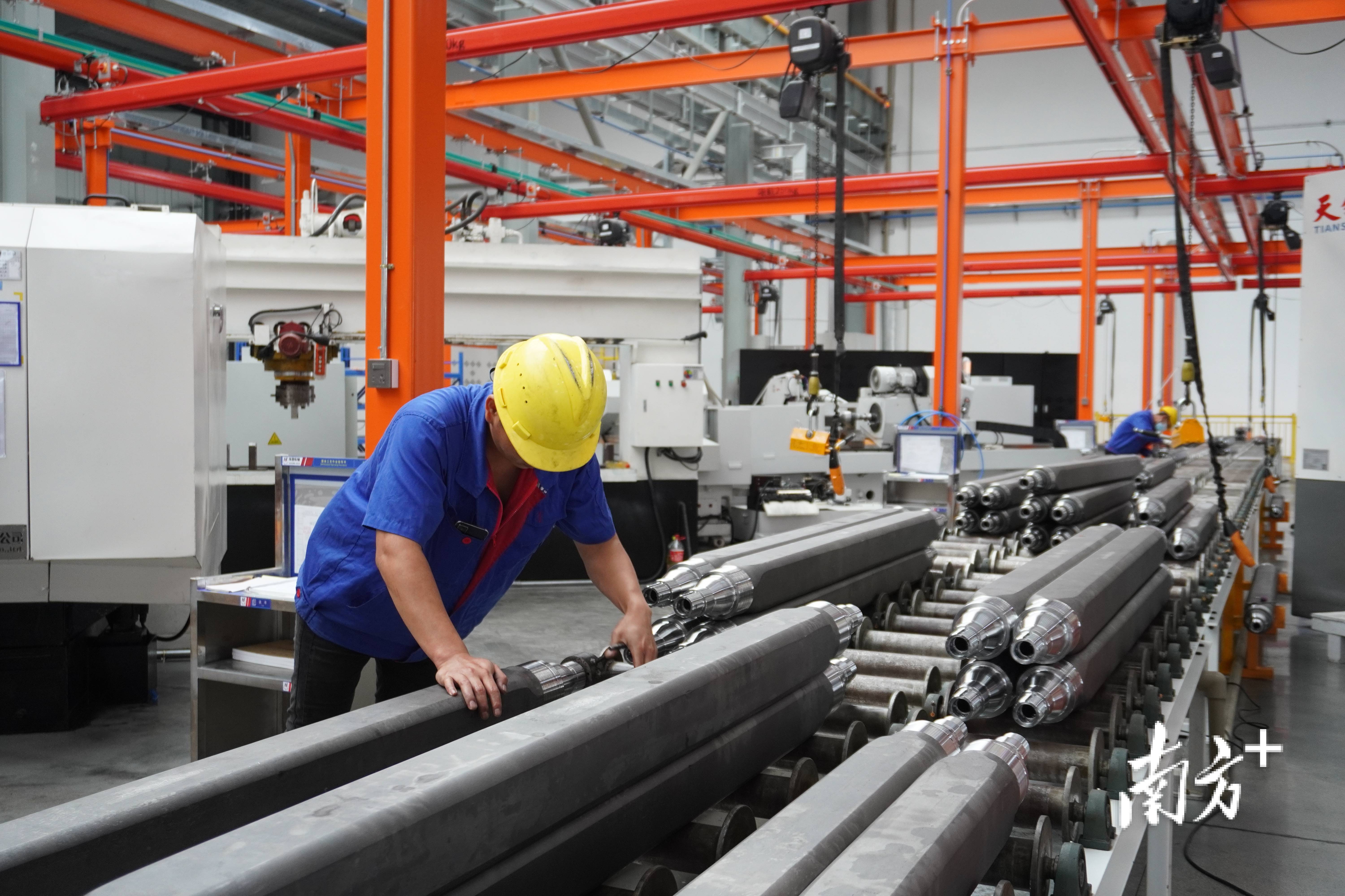 成都将重点做好9个方面工作 2025年GDP增长目标5.7%以上