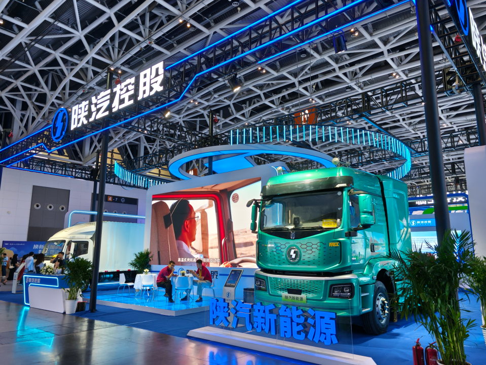 新能源汽车产业聚势 智能网联车领域蓄能