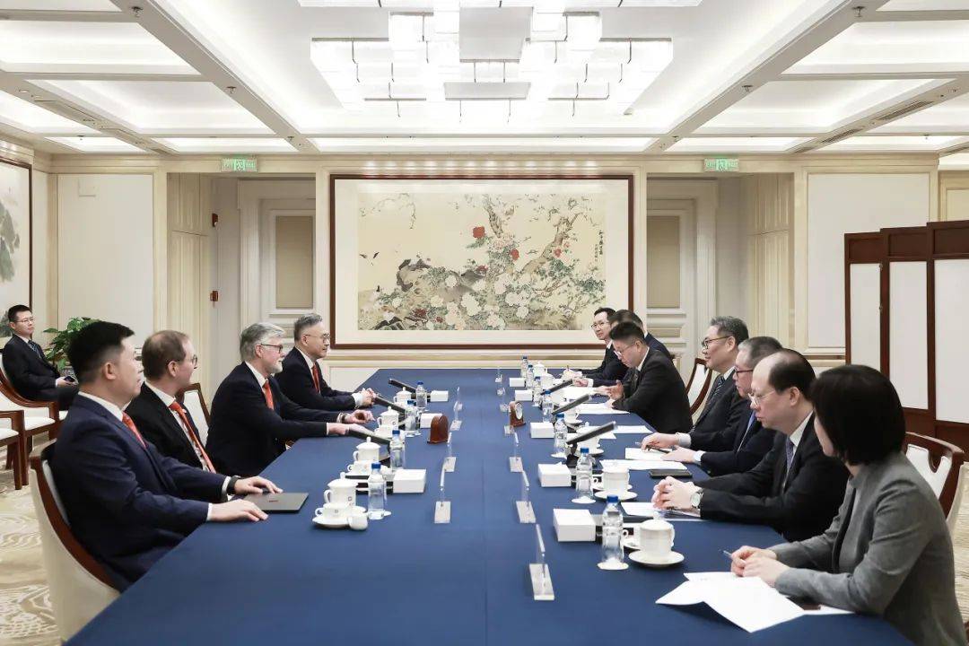 商务部副部长凌激会见德国勃林格殷格翰执行董事会主席冯保和