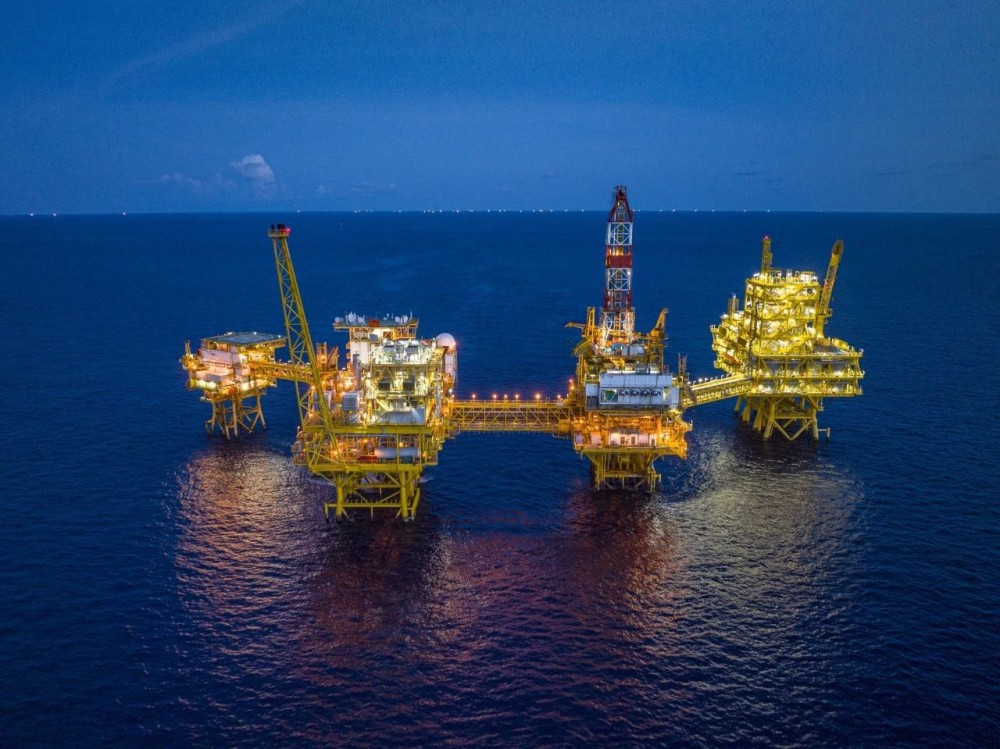 中国海油归母净利润大增11.4%： 油气储量产量双突破，股东回报能力再跃升