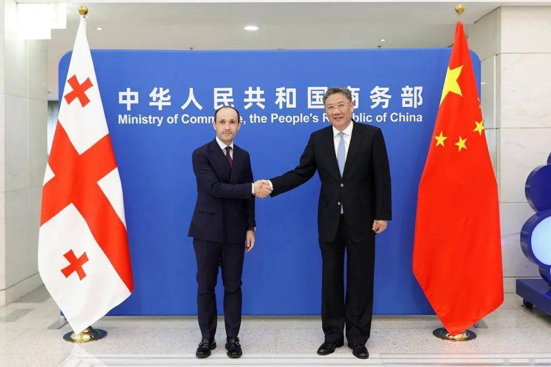 商务部部长王文涛会见韩国产业通商资源部长官安德根