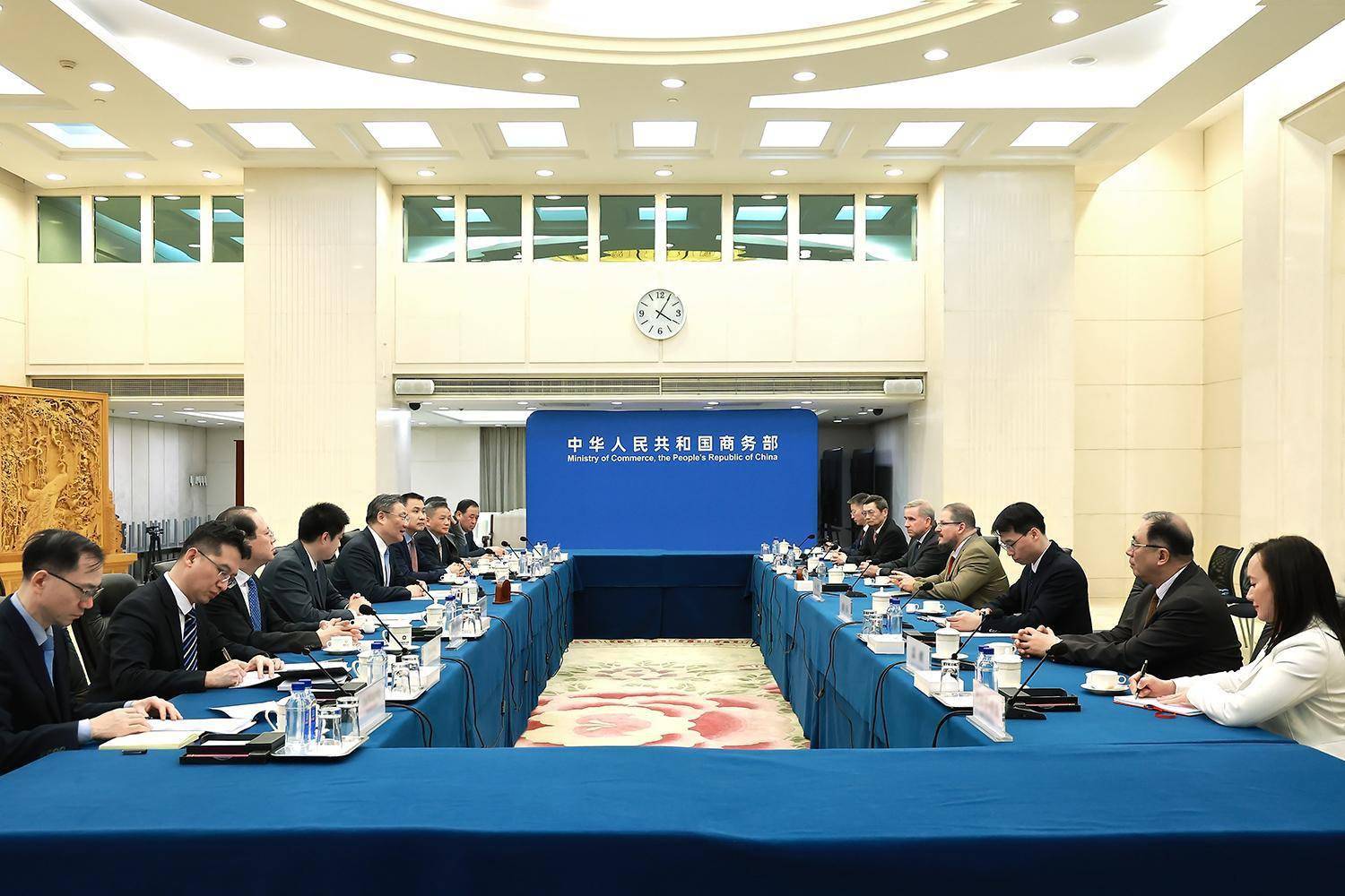 商务部部长王文涛会见韩国产业通商资源部长官安德根