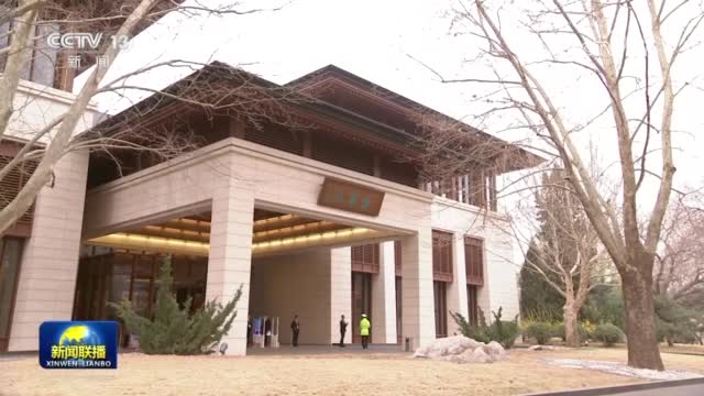 李强出席中国发展高层论坛2025年年会开幕式并发表主旨演讲