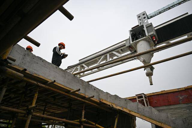 全程用时22天，只需3名工人 3D打印的双层小楼封顶