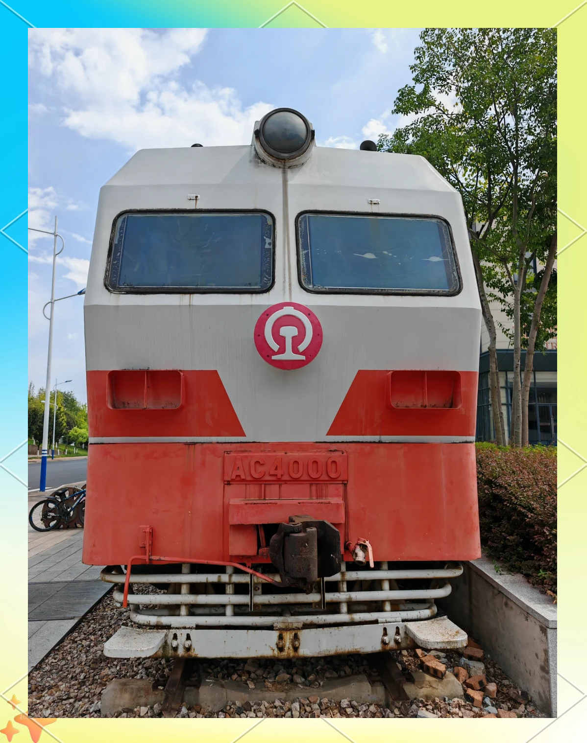 首批1000千瓦功率等级电池动力机车下线