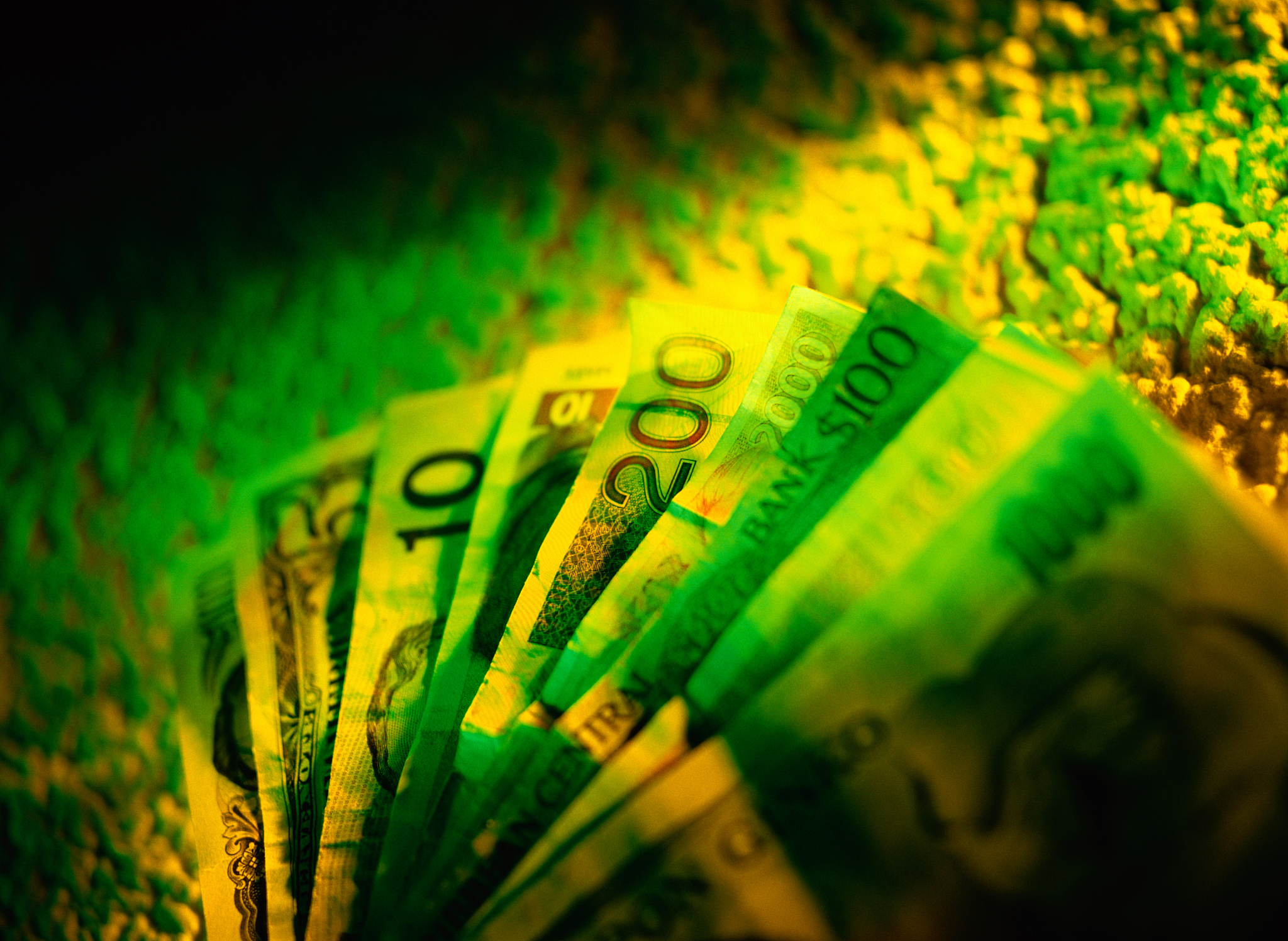 不要被短期反弹所迷惑!高盛警告:美元正遭遇结构性贬值