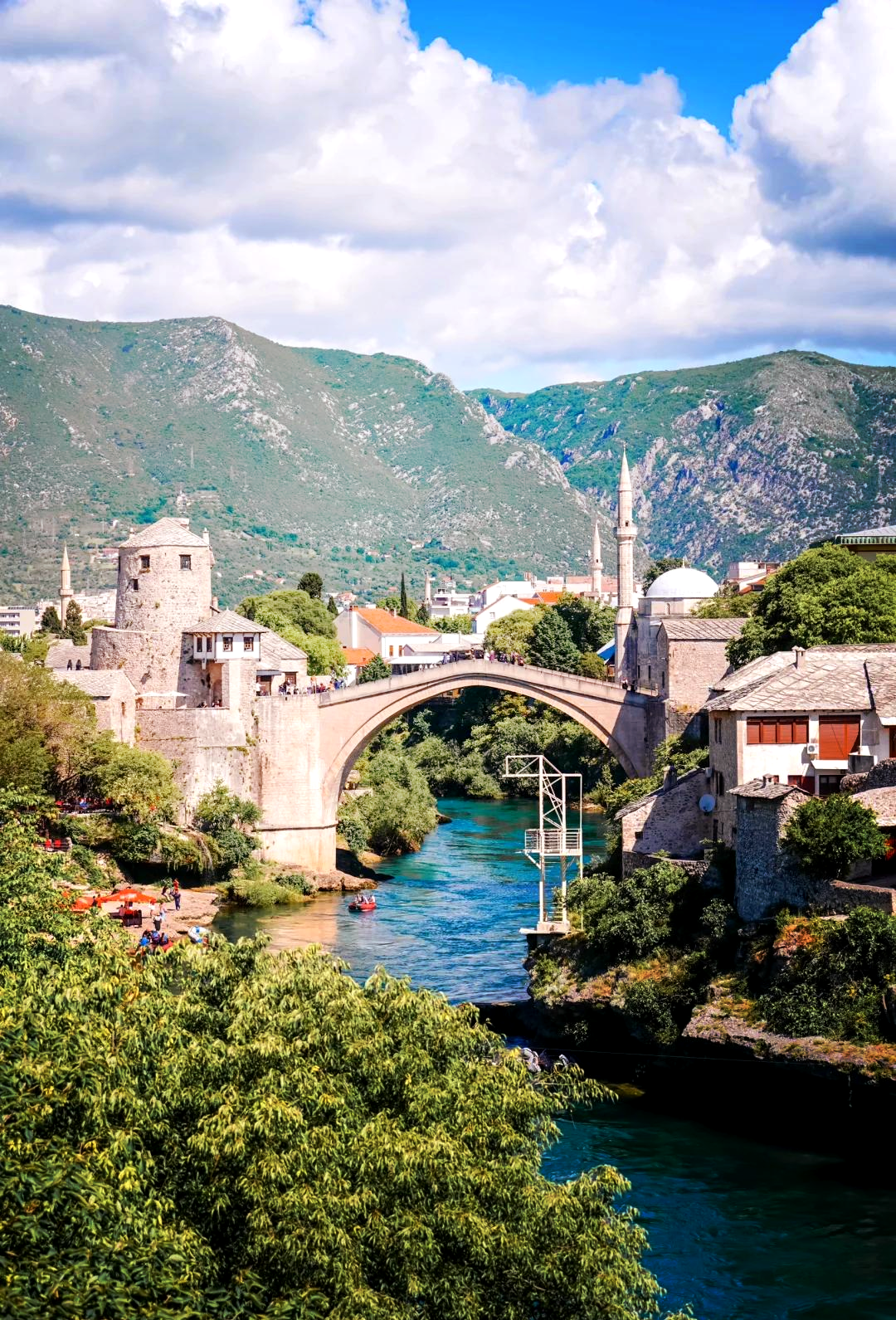 尽管政治经济形势影响旅游业发展，但游客仍对波黑兴趣浓厚