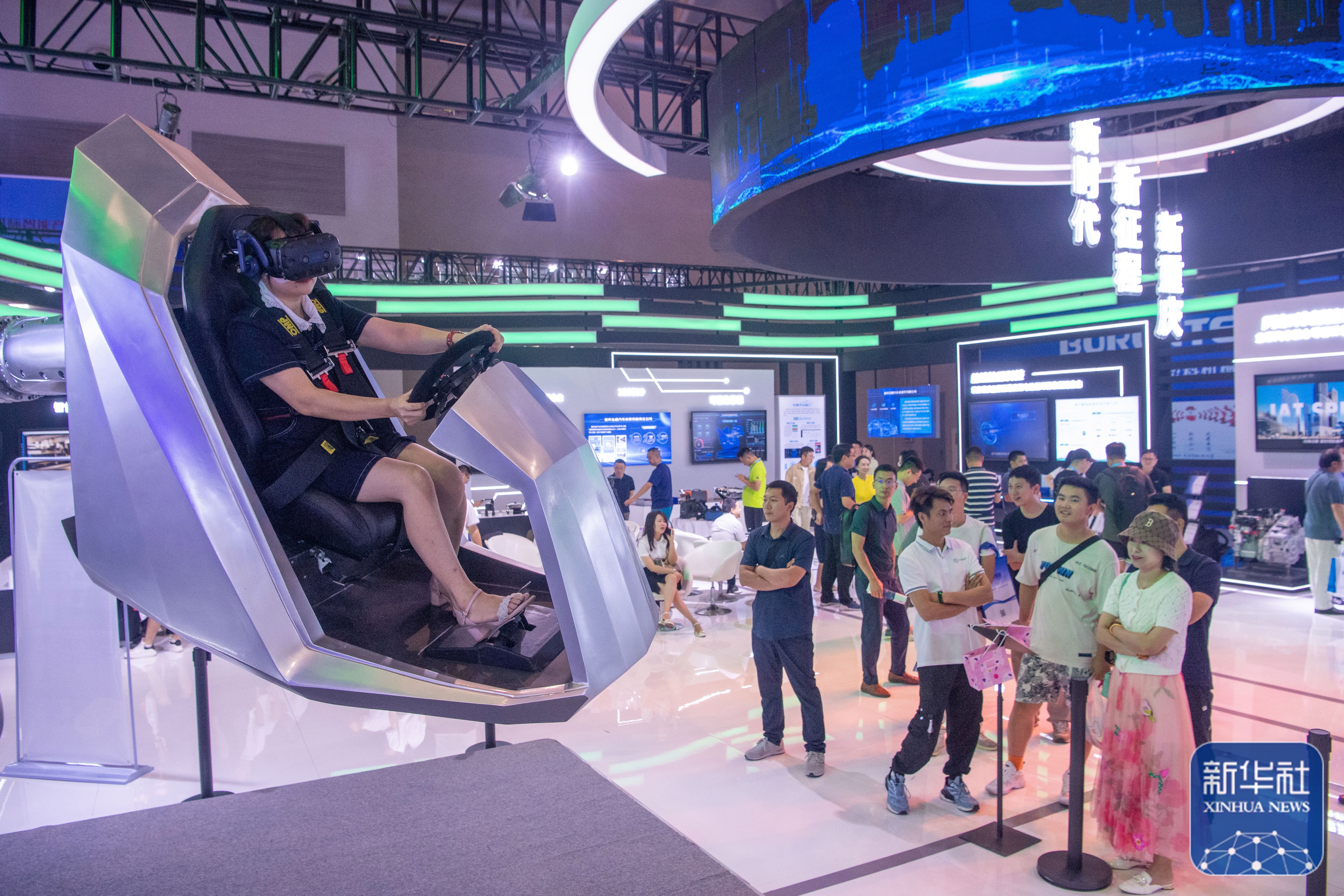 新华全媒头条|提“智”向新，奔向未来——当前机器人产业观察