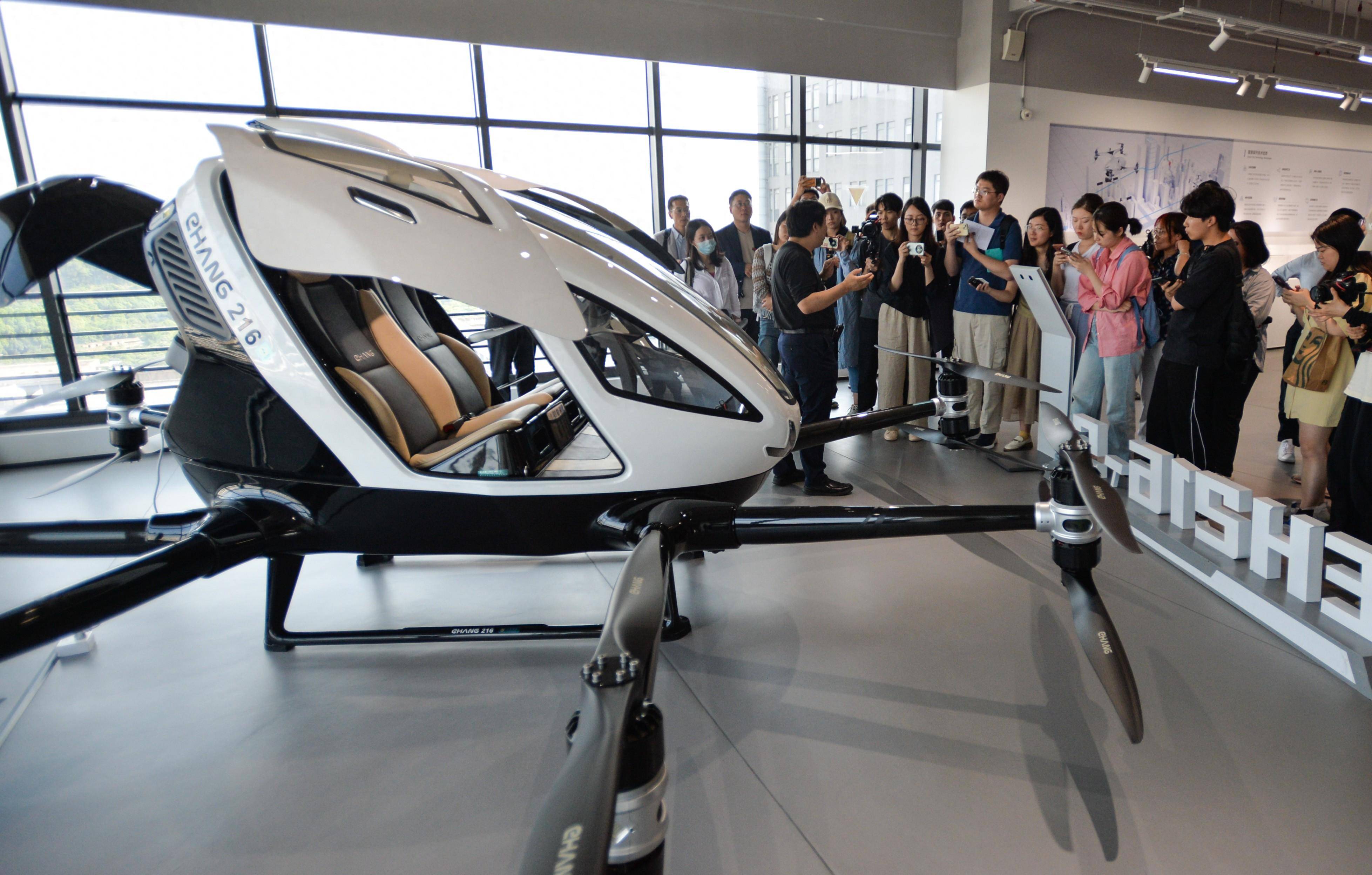 新华全媒头条|提“智”向新，奔向未来——当前机器人产业观察