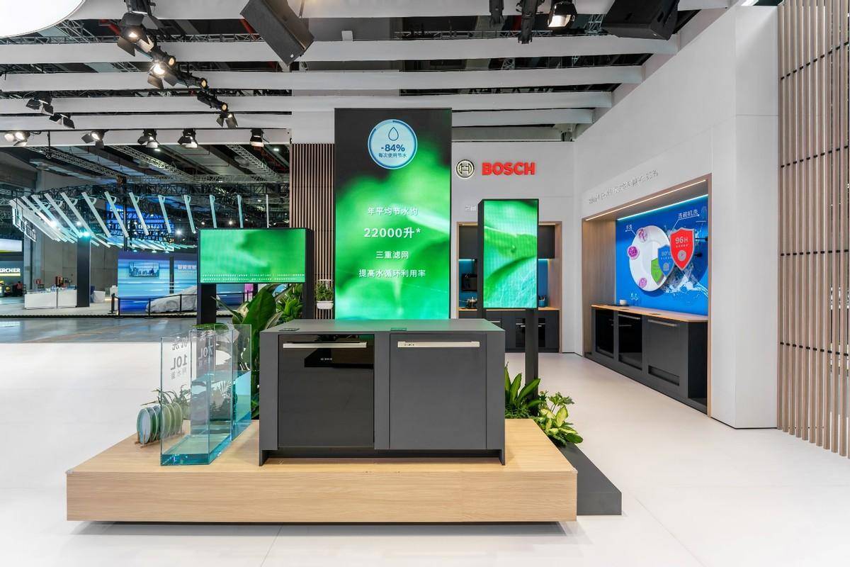 谢亚静参赞出席第八届进博会推介会并演讲