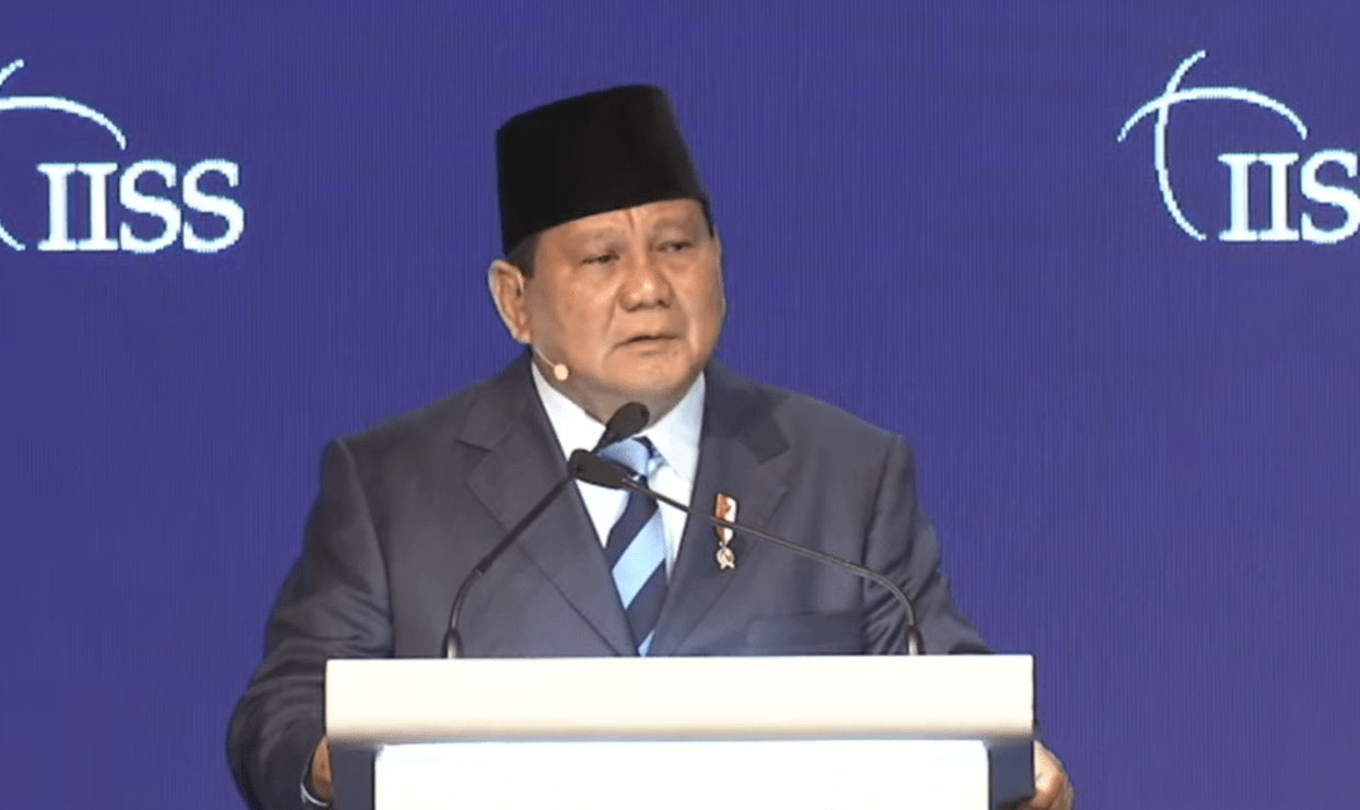 李强同印尼总统普拉博沃共同出席中国―印尼工商界晚宴并致辞