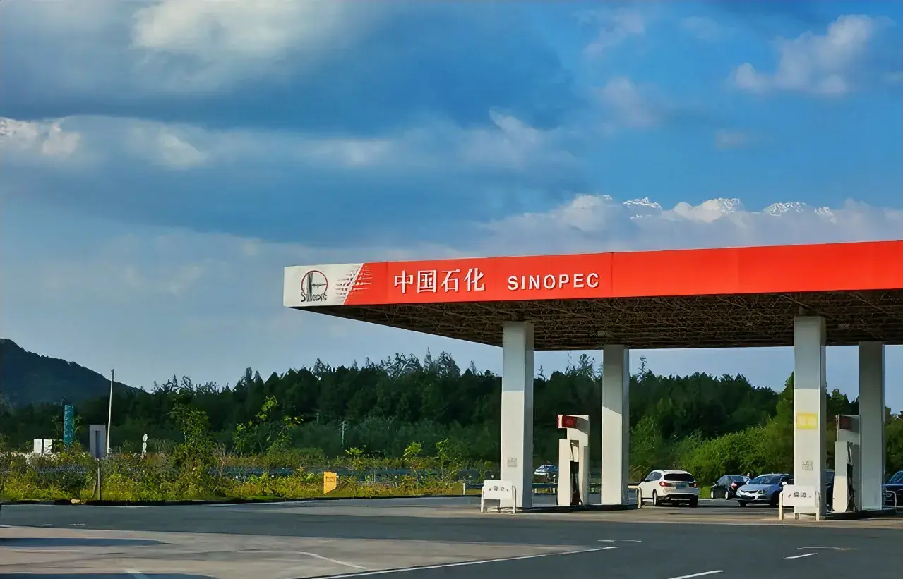 石油石化行业资金流出榜：广聚能源等8股净流出资金超千万元