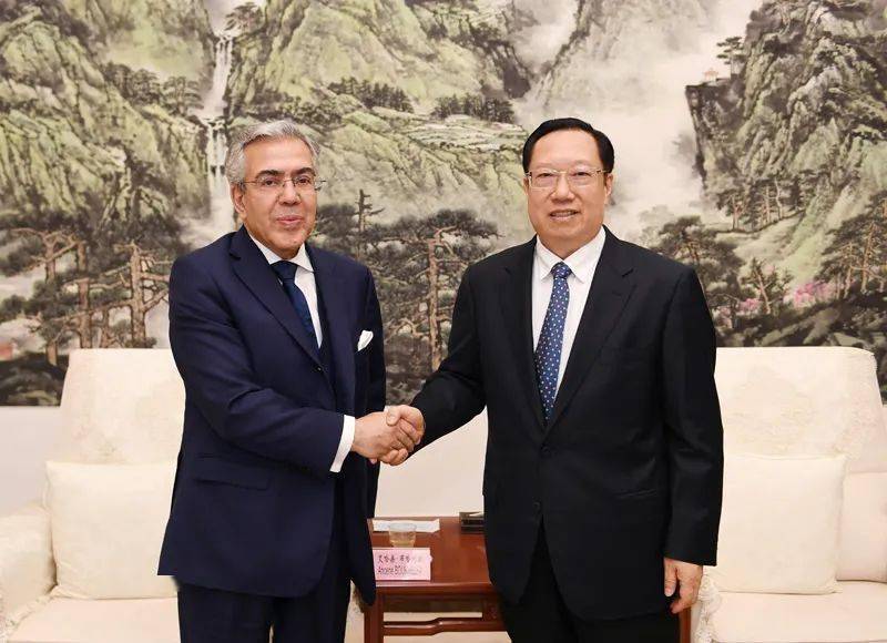 阿尔及利亚计划在水泥熟料领域与刚果（布）建立工业伙伴关系