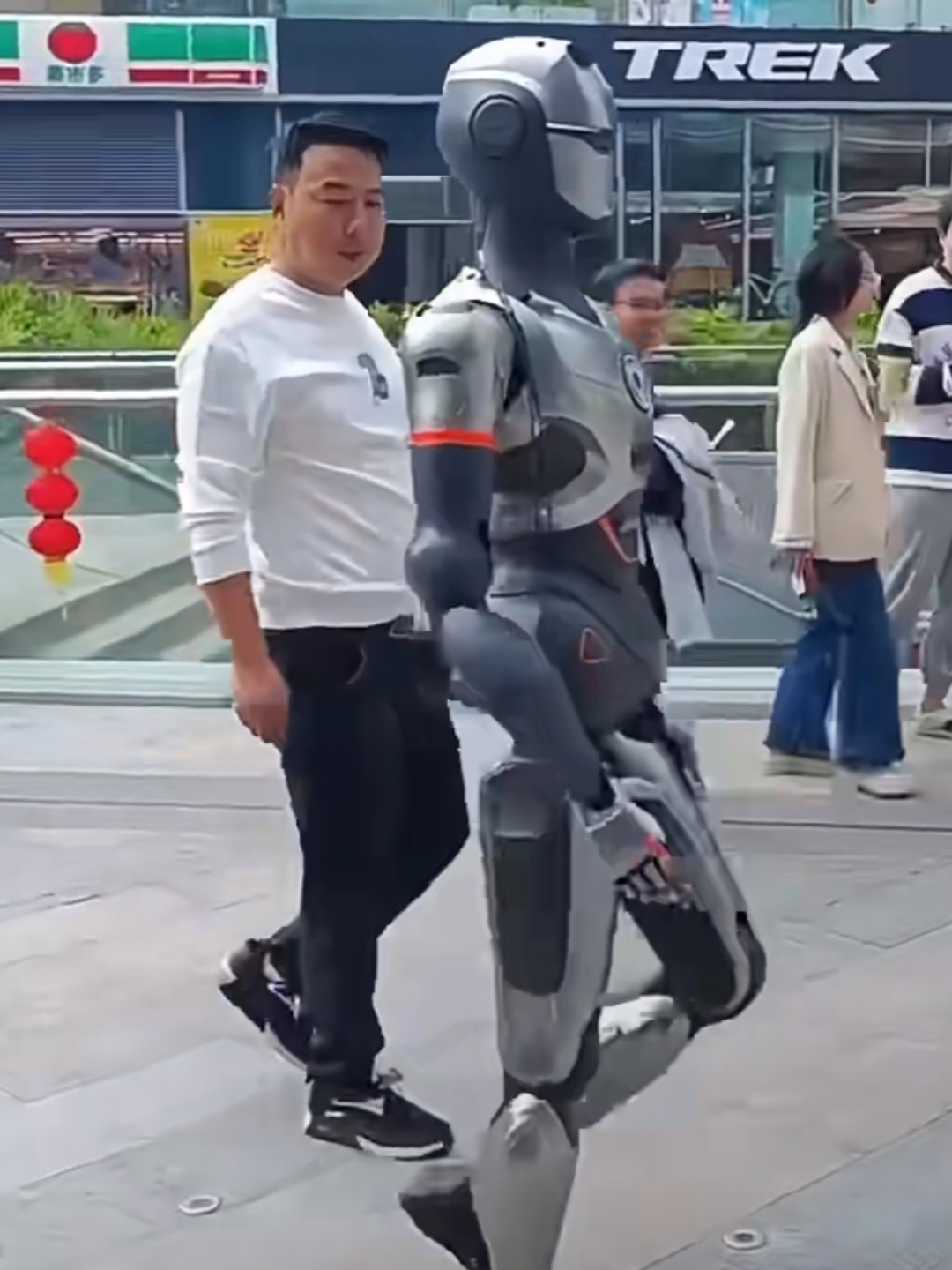 在北京，机器人“闯”出大世界