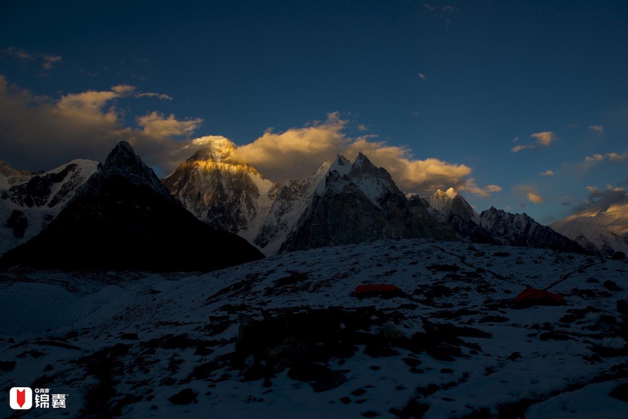 尼媒称马囊地区徒步路线遭新修公路污染