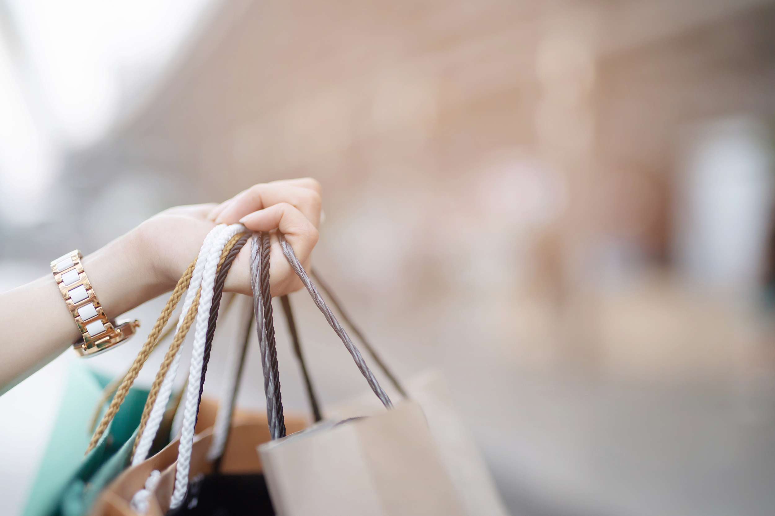 中消协发布报告：金融服务消费者保护力度亟须加大，电信服务不规范经营行为需持续治理