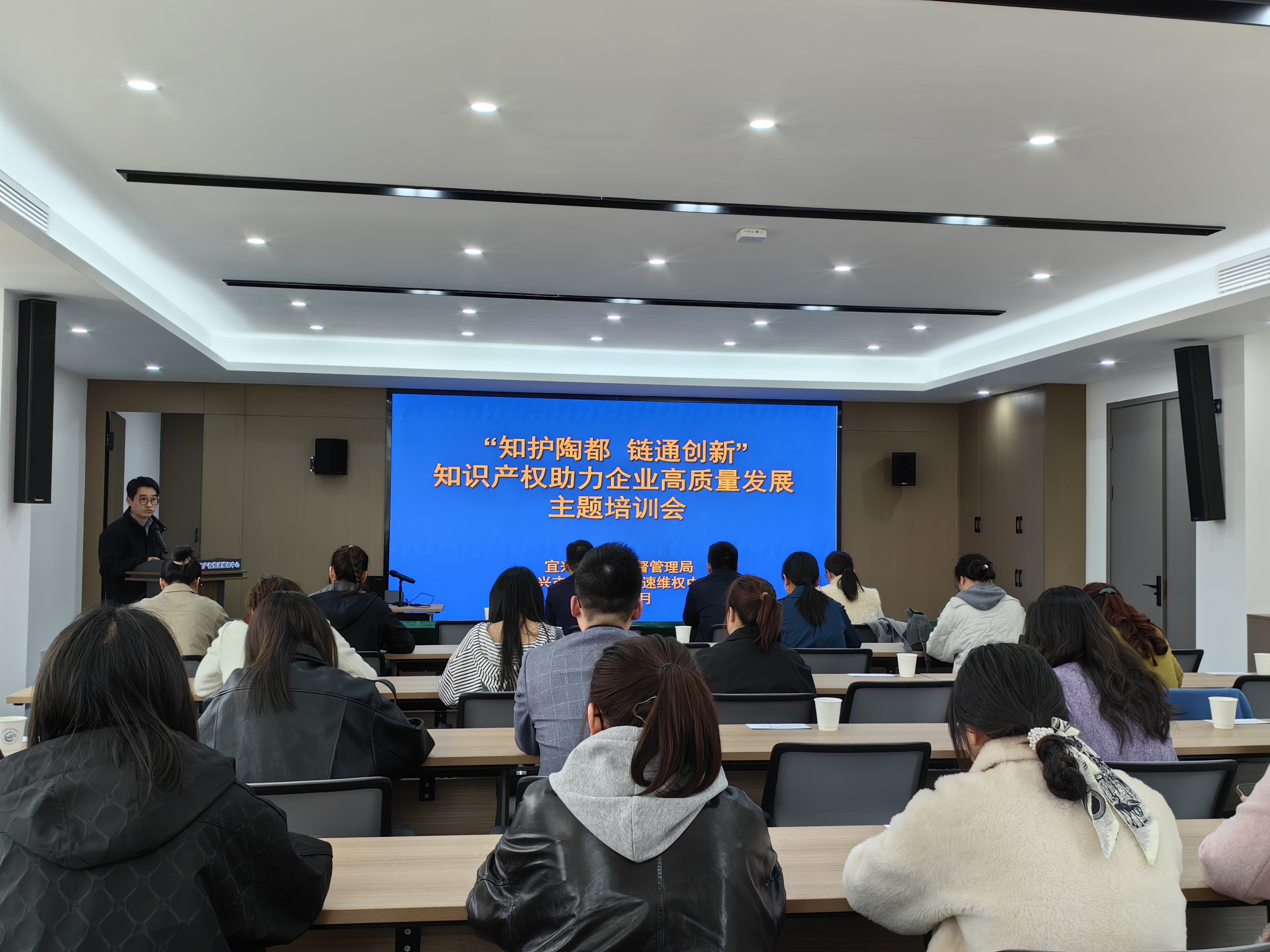 河南证监局联合沪深证券交易所举办上市公司科技创新公司债券融资专题培训