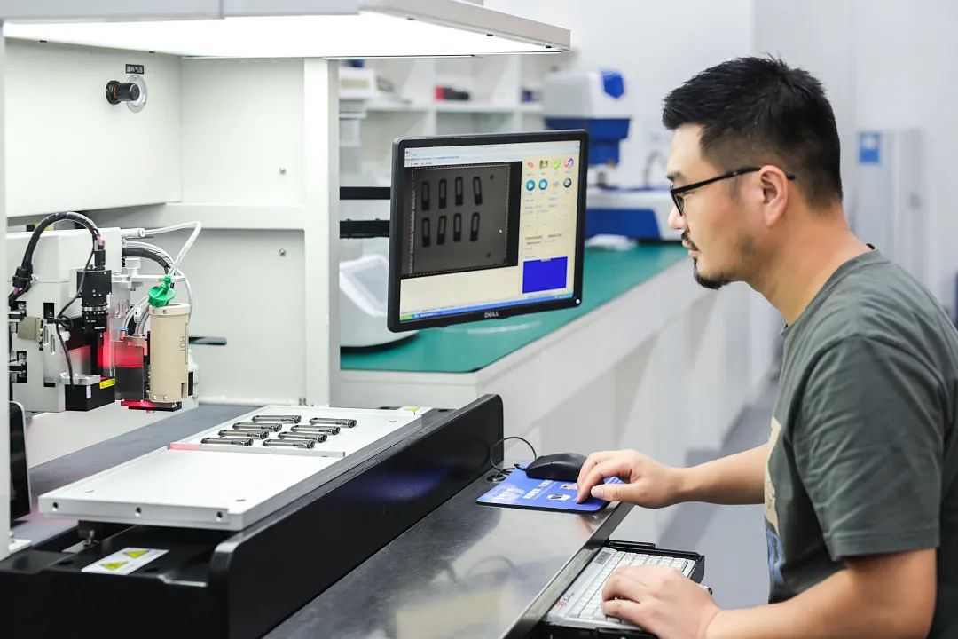 大厂工程师扎进实验室,做出黑暗中的“透视眼”——专访深知未来创始人张齐宁