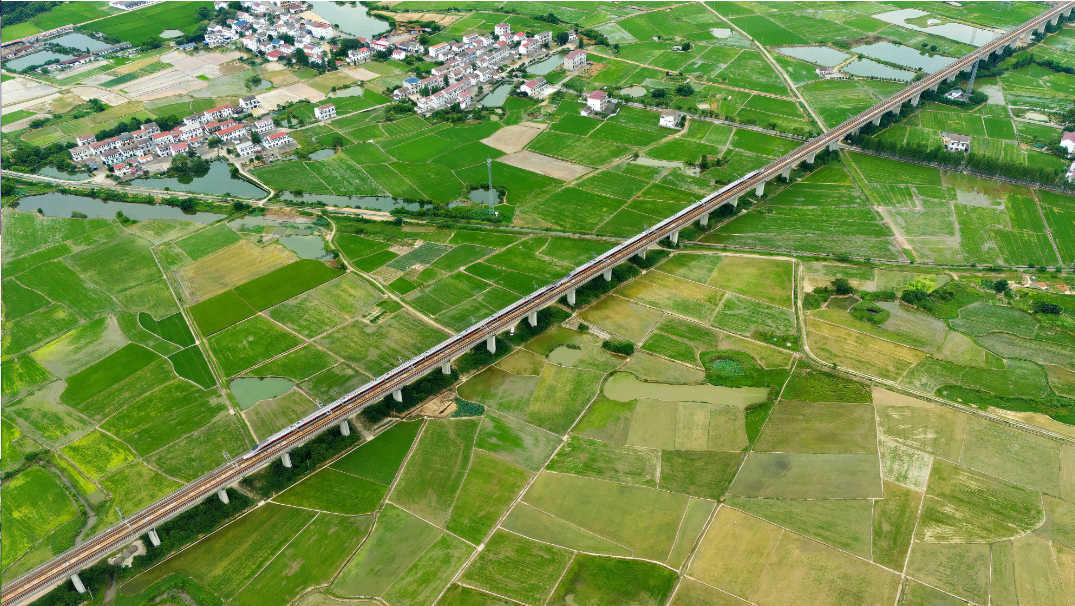 7月1日起沪昆高铁杭长段复兴号动车组列车将常态化按时速350公里高标运行