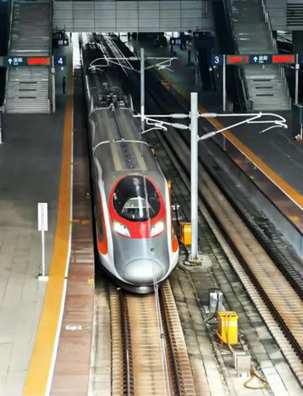 交通银行(香港)与港铁签订300亿港元7年期绿色银团贷款