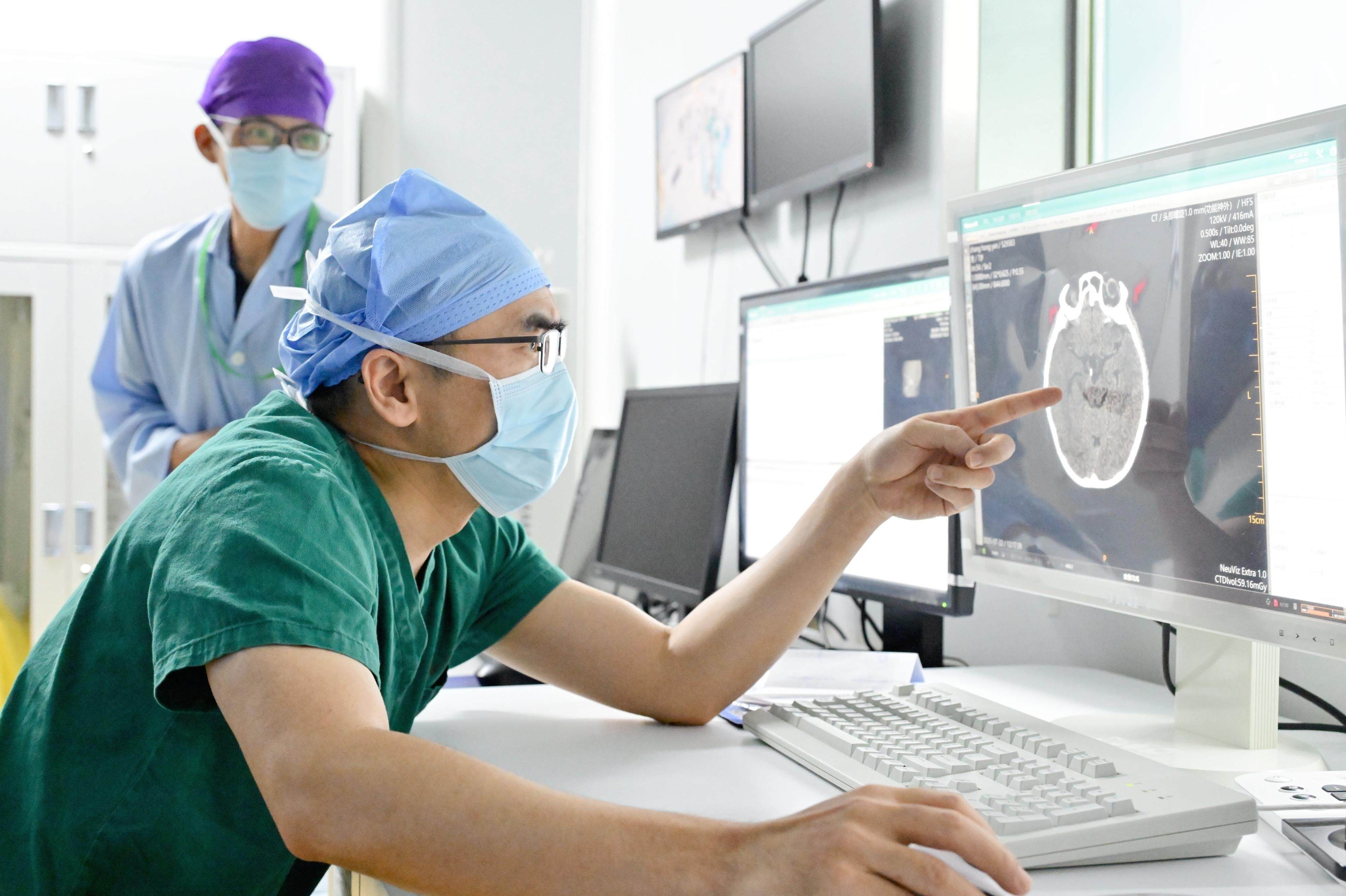 重大突破！我国已完成三例侵入式脑机接口临床试验