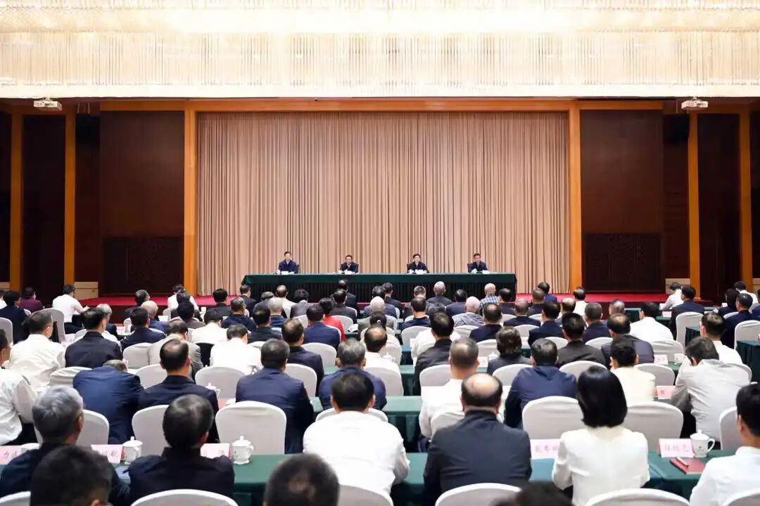 许昆林王新伟会见上市公司投资考察团一行