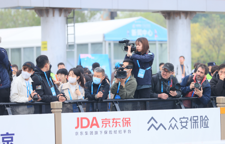 亦庄人形机器人半马明年四月开跑