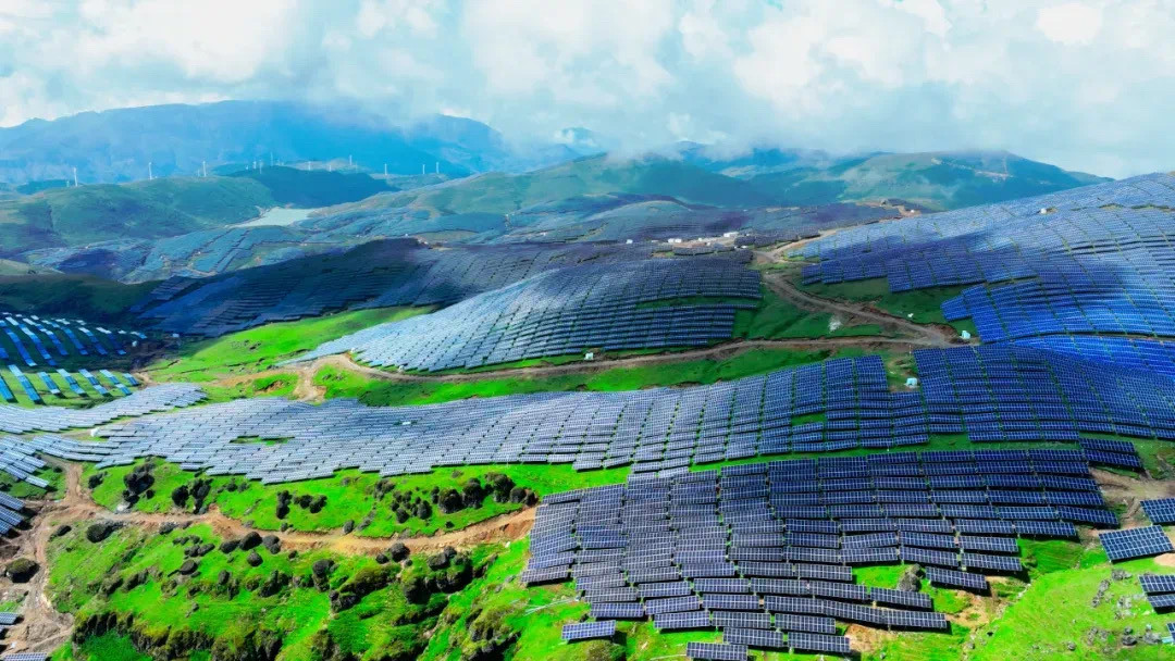 三峡能源陕西榆阳15万千瓦农光互补项目实现全容量并网发电