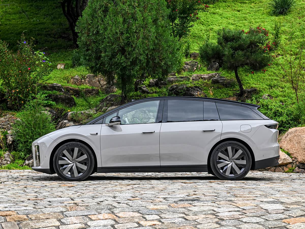 理想汽车：2025年12月交付44246辆