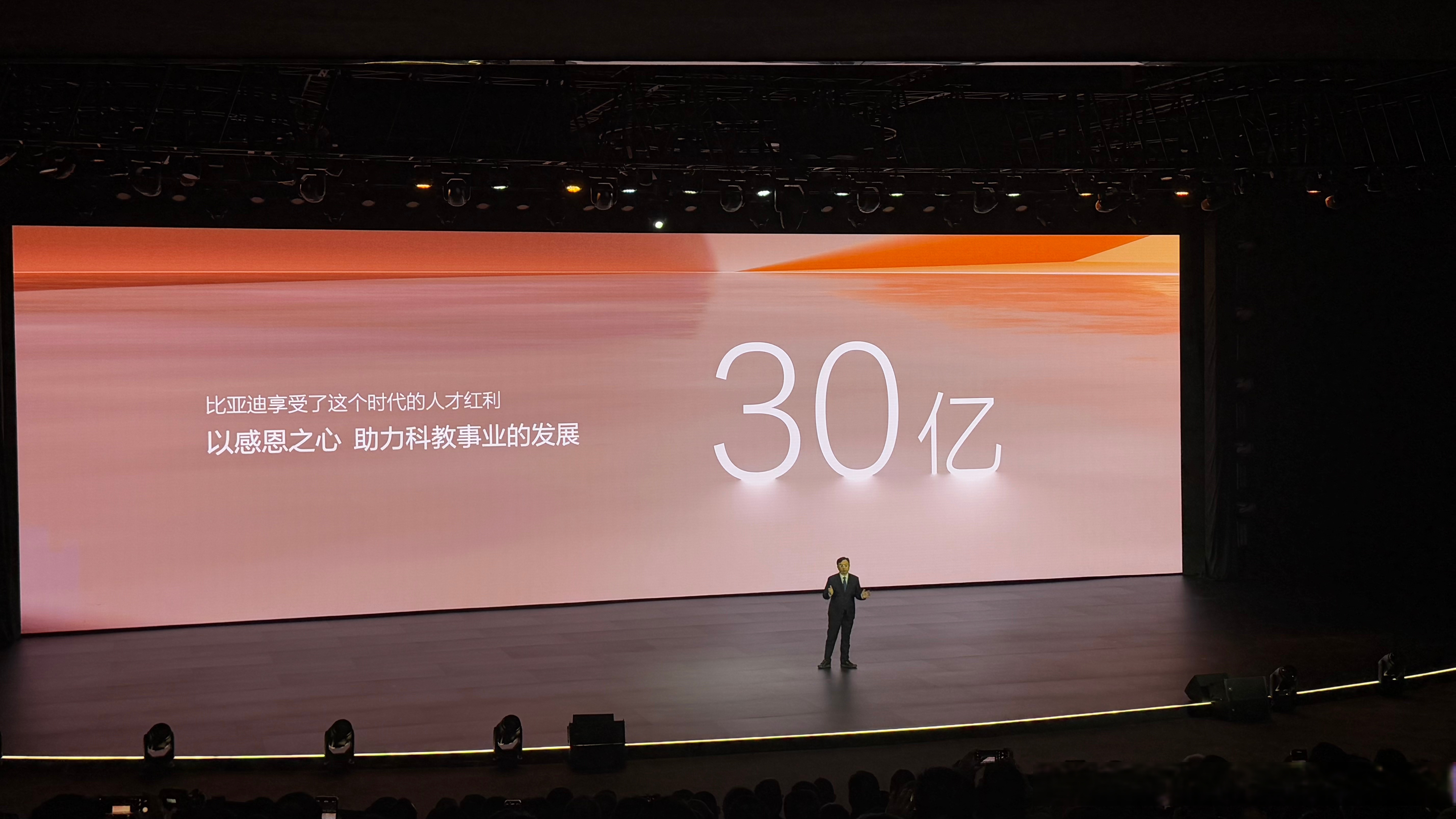 跻身“百万车企俱乐部” 蔚来探寻“第三发展阶段”新坐标