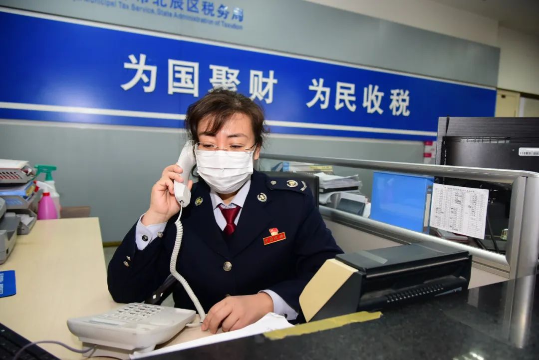 董事长减持公告火了！“恢复为中国籍，为依法办理相关税务需要”