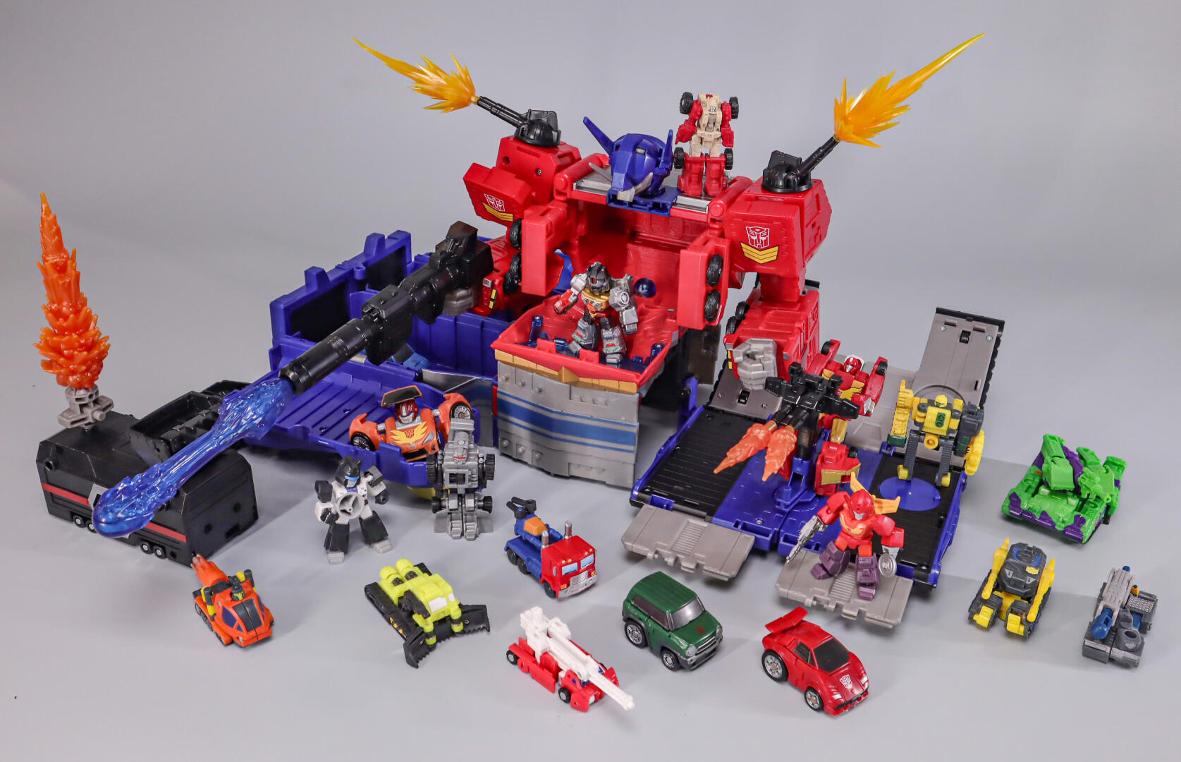 可拜年、可求婚！擎天租999元上架“机器人奇妙夜”同款机器人