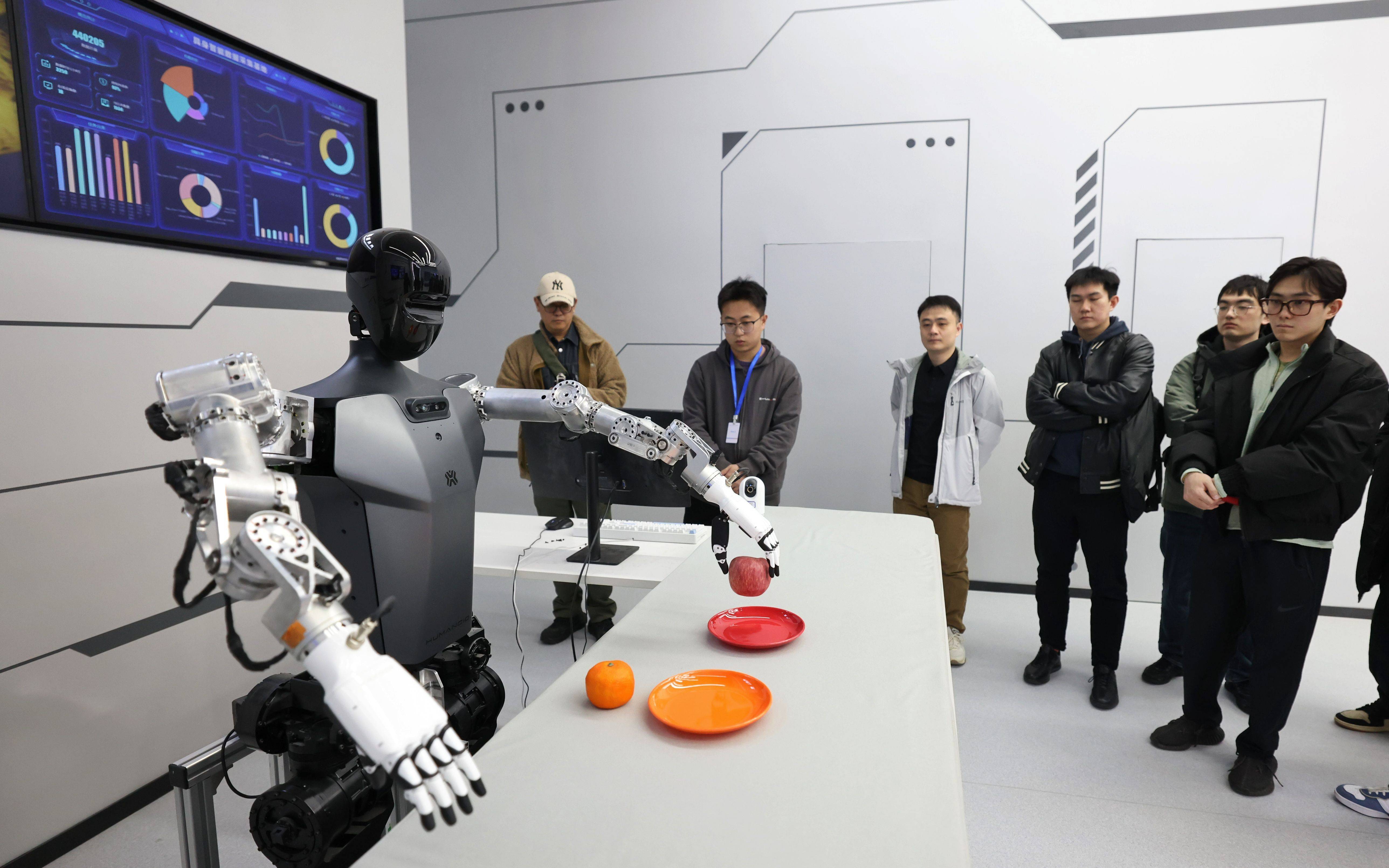 北京人形机器人创新中心公布新专利 可使机器人具备零样本自反思能力