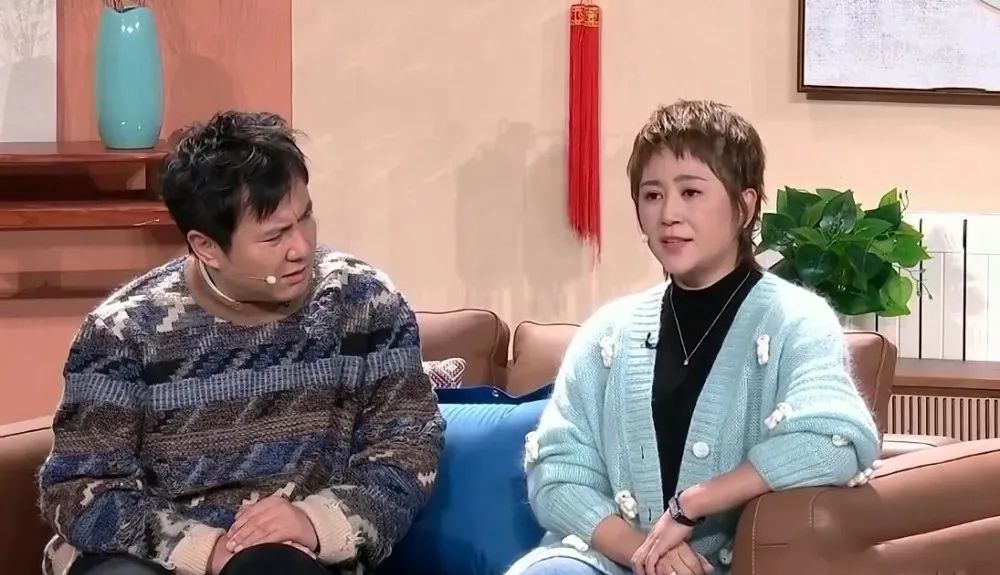 春晚热搜霸屏!王菲的耳环、撒贝宁的眉毛、沈腾说错词、机器人“扎堆”……