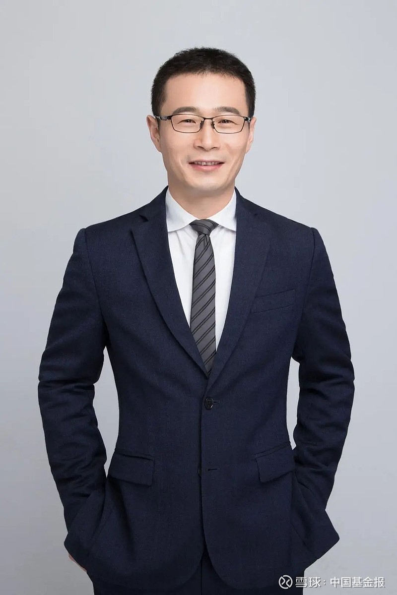 方正富邦基金李朝昱带你看全球首个人形机器人格斗赛：左右勾拳、侧踢、膝踢... 透露了哪些信号？