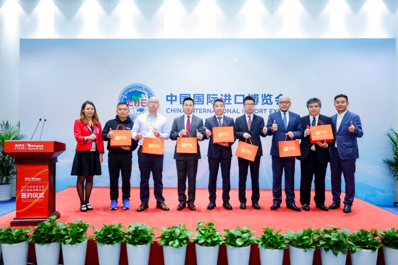 全国政协委员、来伊份总裁郁瑞芬：让民生关怀更有力度、更有温度