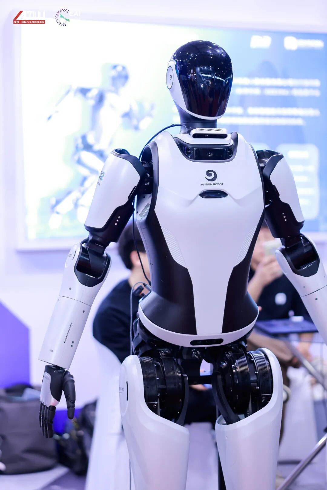 机器人最多的一届AWE：具身智能三年内有望进入家庭