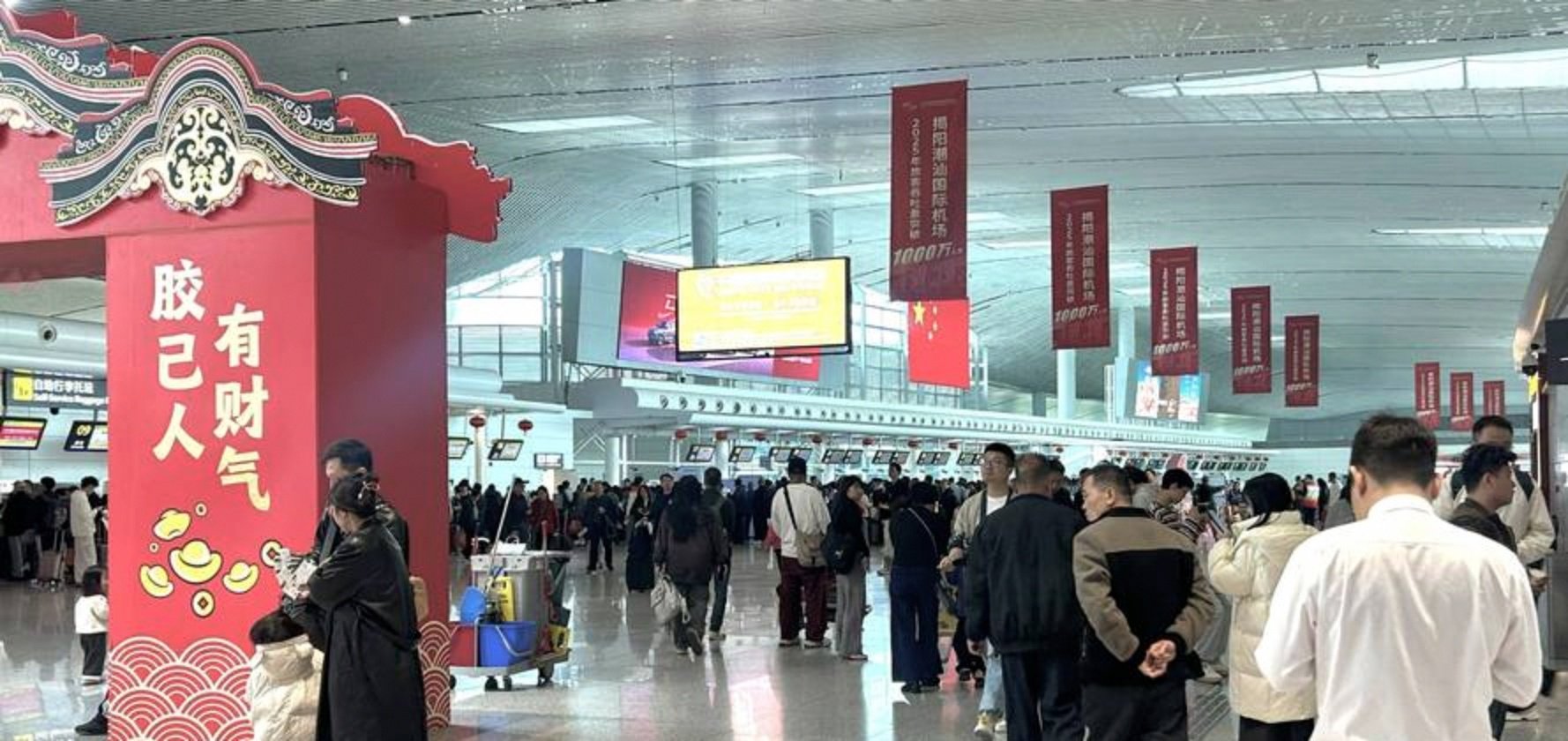 白云机场成全国首个春运客流超千万机场