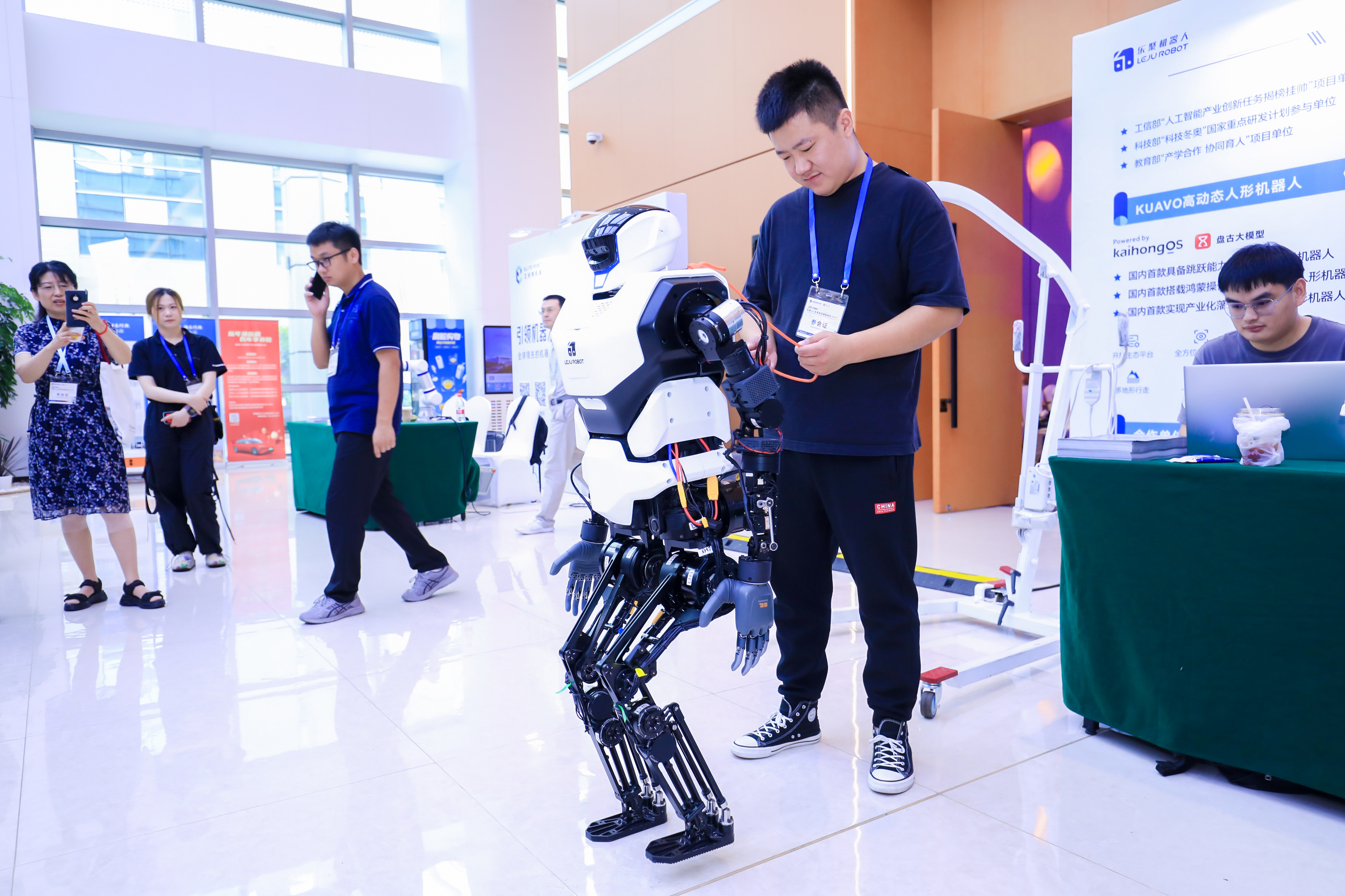 硅藻微米机器人精准“狙击”脑胶质瘤