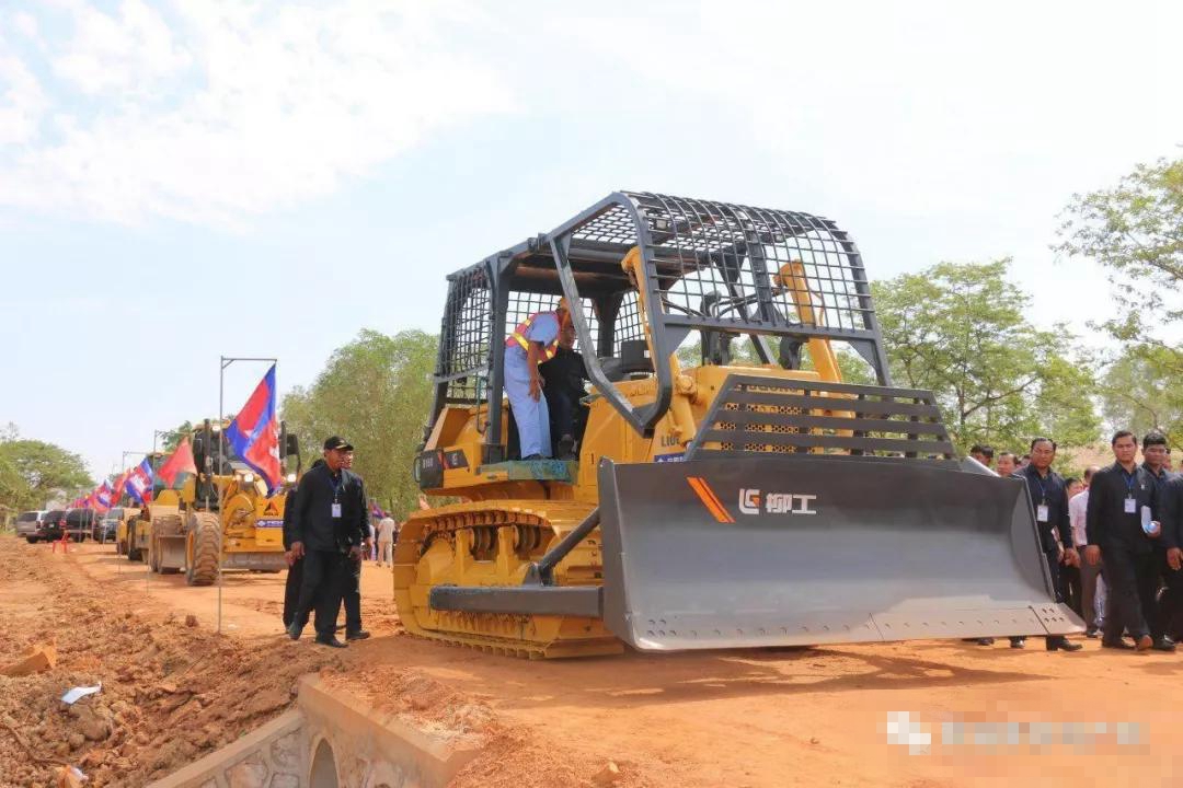 公共工程部长质疑国家道路基金管理透明度，力推私有化改革与拆迁行动