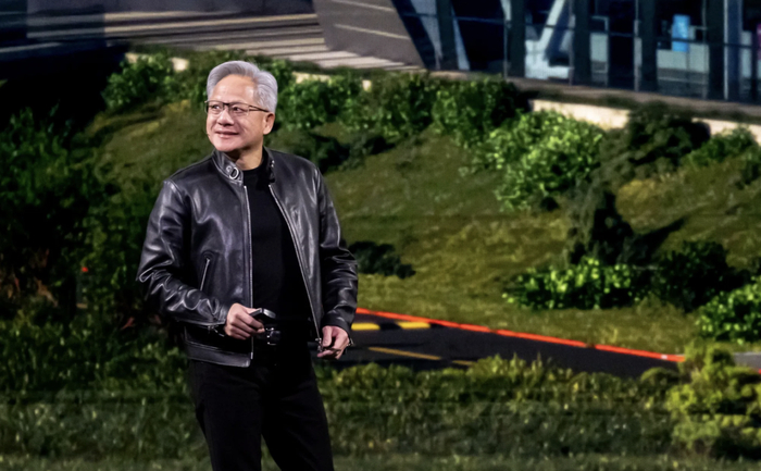 英伟达最新图形技术遭质疑“沉迷AI过了头” 黄仁勋开怼：完全错误