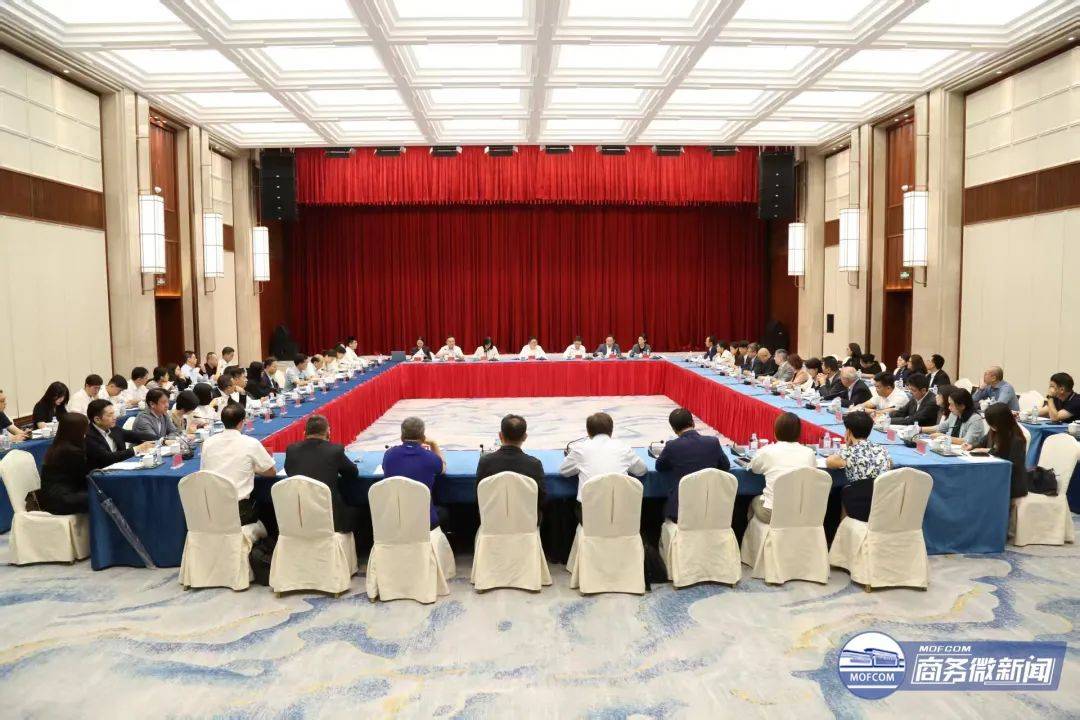 商务部副部长兼国际贸易谈判副代表凌激会见阿联酋阿尔富泰姆集团首席执行官奥马尔・阿尔富泰姆