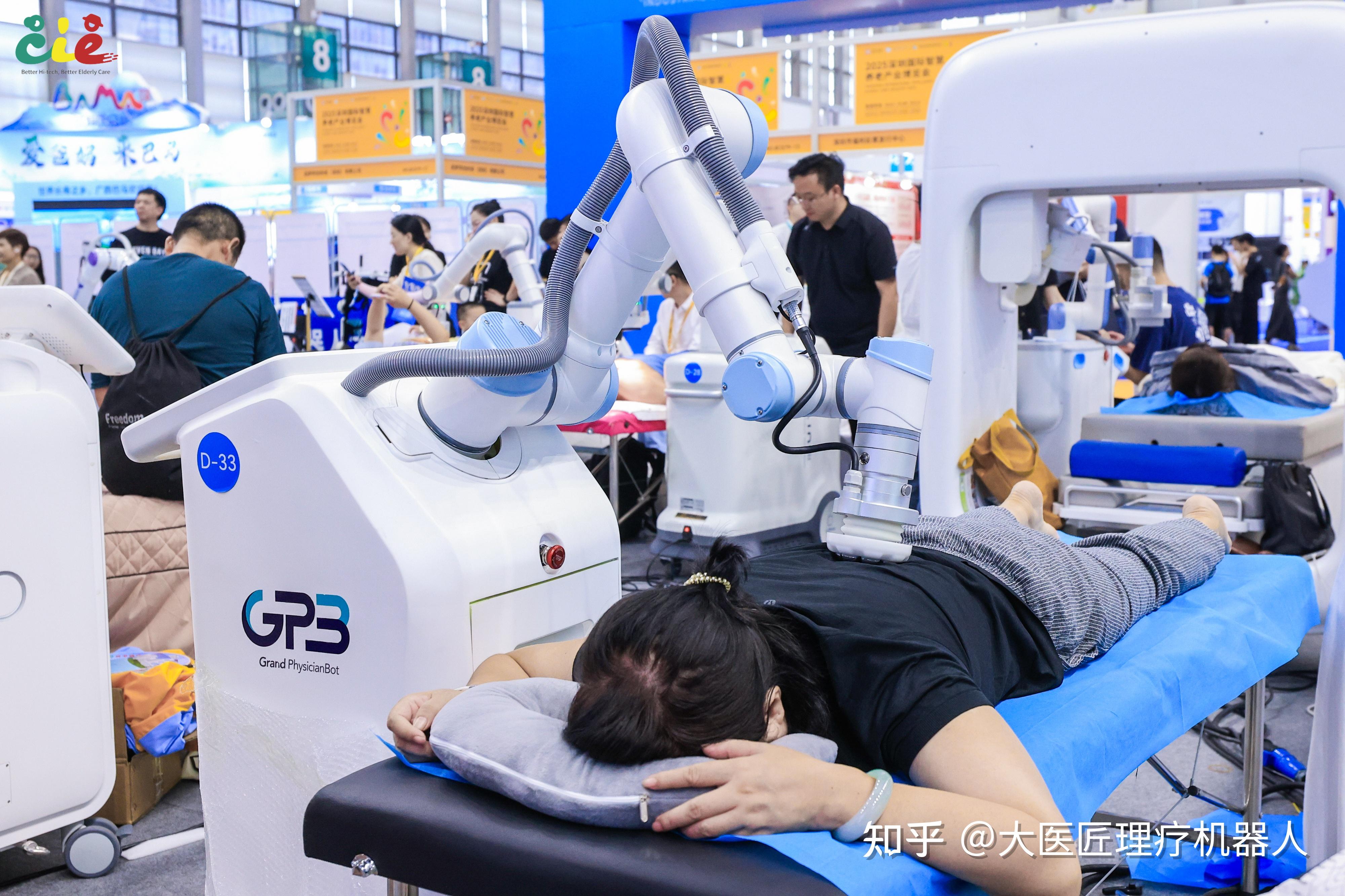 北京经开区首个智慧康养机器人养老驿站落成