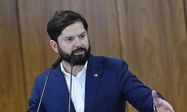 智利新总统卡斯特就职首日签署六项紧急法令