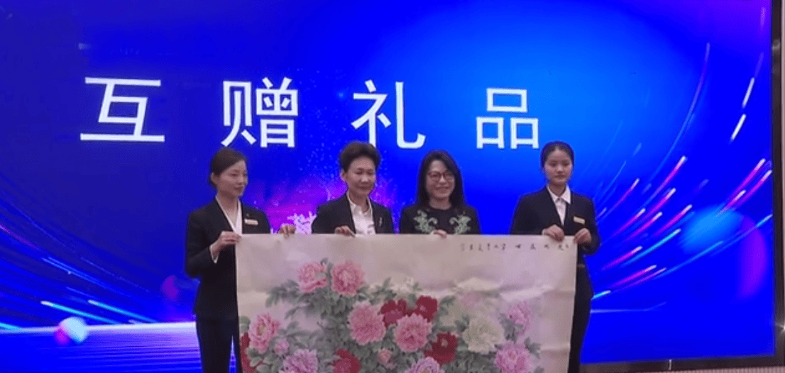 法国对外贸易和吸引力部长级代表尼古拉斯・福里西耶访摩